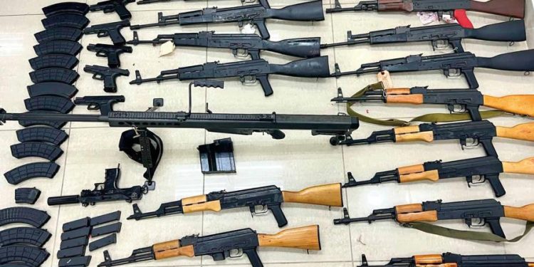 Interior y Policía confirma implicado en arsenal de armas que iba a Haití era inspector del COBA