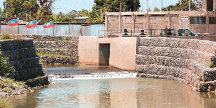 El canal construido por los haitianos y conectado al río Masacre está en funcionamiento