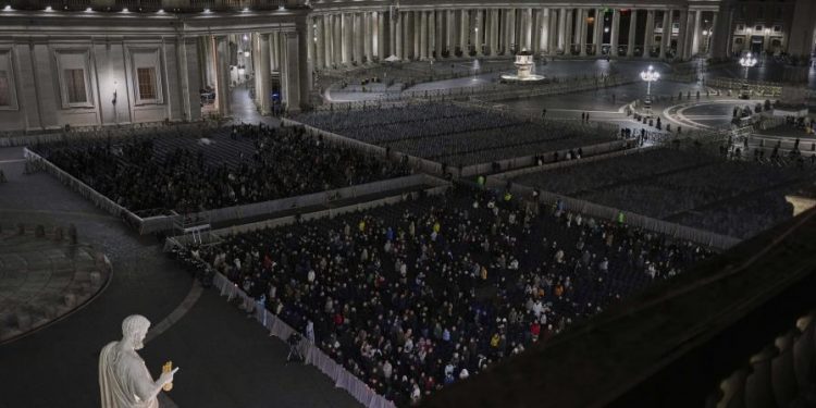 El papa Francisco, fuera de peligro, continúa su recuperación