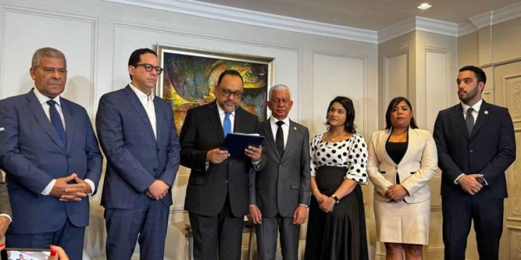 El Gobierno somete proyecto de ley para fusionar los ministerios de Hacienda y Economía