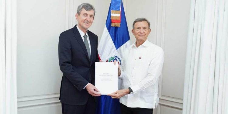 Cancillería recibe al primer al embajador de Rusia en el país