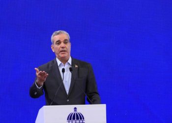Abinader se reunirá con varios sectores para "ir eliminando a los obreros extranjeros"