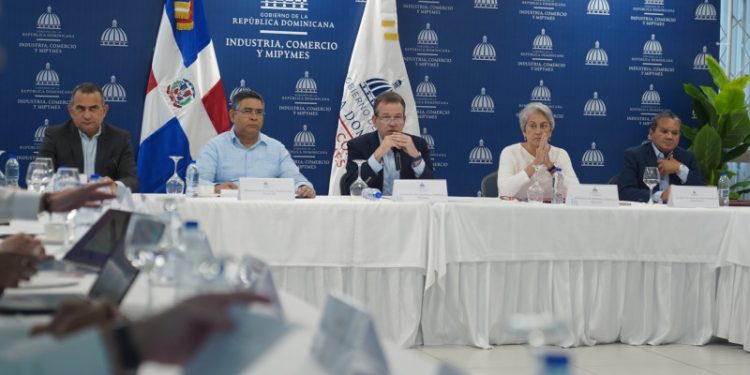 Industria y Comercio convoca a sectores productivos para analizar aranceles impuestos por Trump