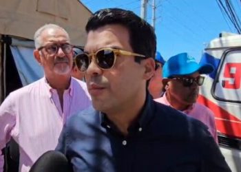 Wellington Arnaud se solidariza con Eduardo Estrella cuyo hijo permanece bajo los escombros del Jet Set