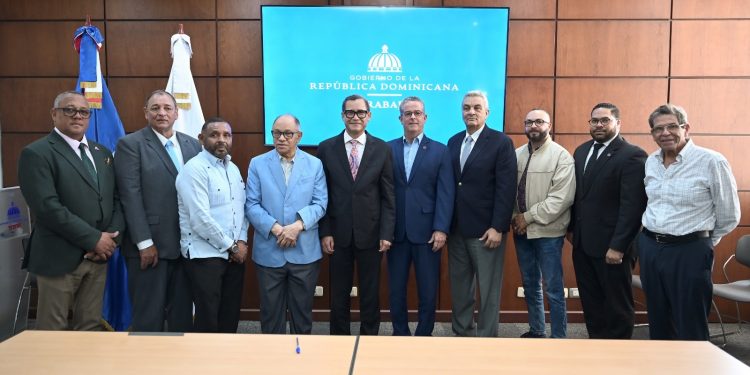 Gobierno de RD eleva salario a trabajadores de zonas francas