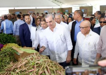 Presidente Abinader extenderá mercado de productores del Inespre