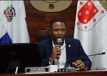 Regidor Frank Medina defiende legalidad de transferencia presupuestaria aprobada en sesión extraordinaria del Ayuntamiento de Santiago
