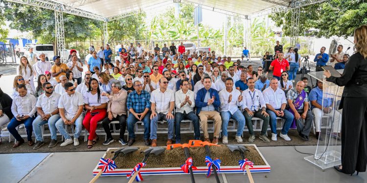 Alcaldía de Santiago inicia remozamiento de Casa Club en Las Palmas, Monte Adentro