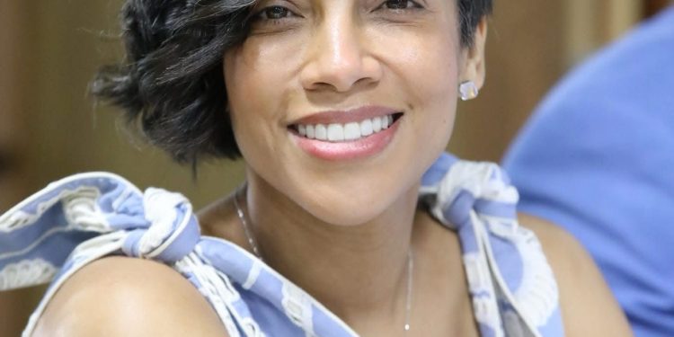 Fallece la Gobernadora de Montecristi, Nelsy Milagro Cruz, tras el colapso del techo de la discoteca Jet Set