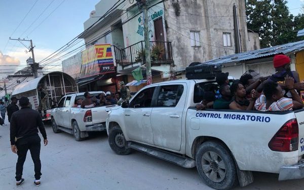 Migración afirma que ha deportado a 14,874 haitianos indocumentados en marzo