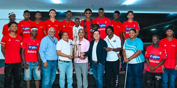 Alcaldía de Santiago premia a los ganadores del Torneo de Fútbol U-17
