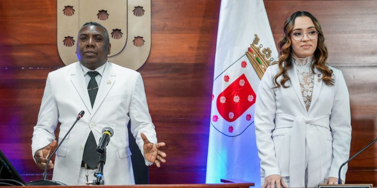 Cholo D’ Óleo presenta balance de gestión y es reelecto presidente del Concejo de Regidores de Santiago