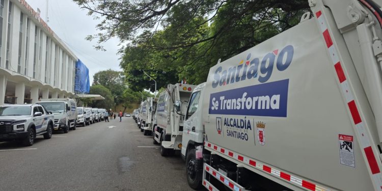 Alcaldía de Santiago refuerza servicios municipales con nueva flotilla de vehículos