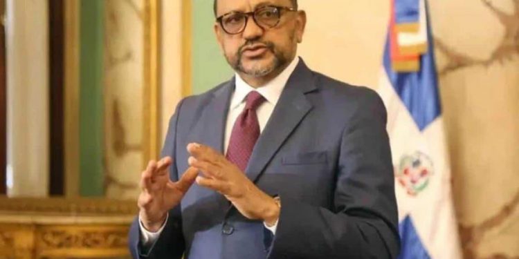 Antoliano Peralta dice ley permite deportar parturientas, pero respetando derechos