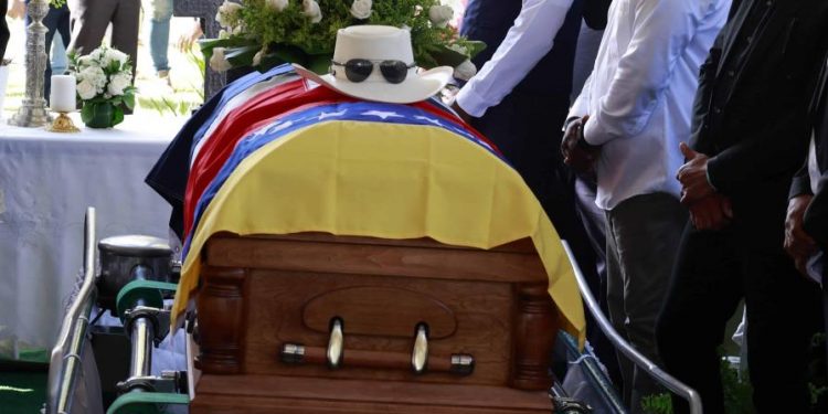Despedido con dos banderas: la historia de amor de Rubby Pérez con Venezuela