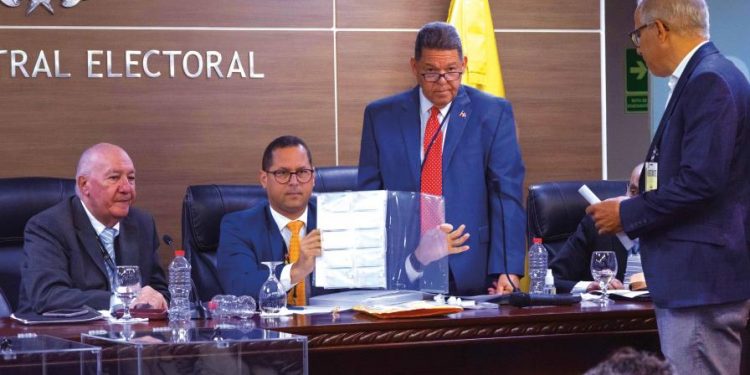 La JCE completó las evaluaciones para adjudicar la nueva cédula de identidad