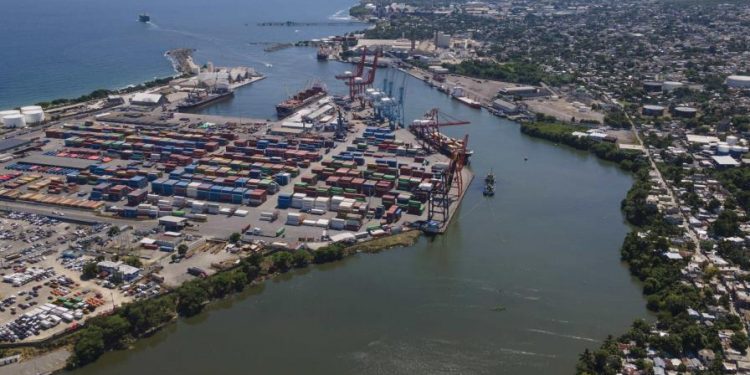 Tres ministros acuden a Washington para negociar tasa del 10 % en aranceles