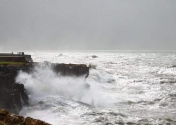 Indomet advierte sobre oleaje peligroso en las costas dominicanas este martes