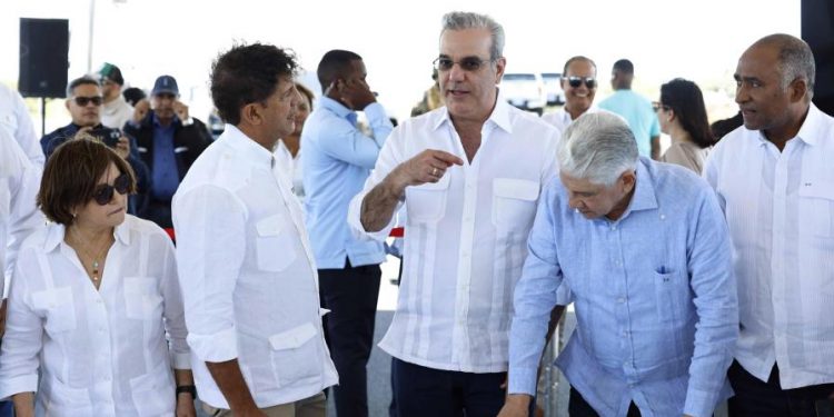 Presidente Abinader dice que Circunvalación de Baní estará lista pronto