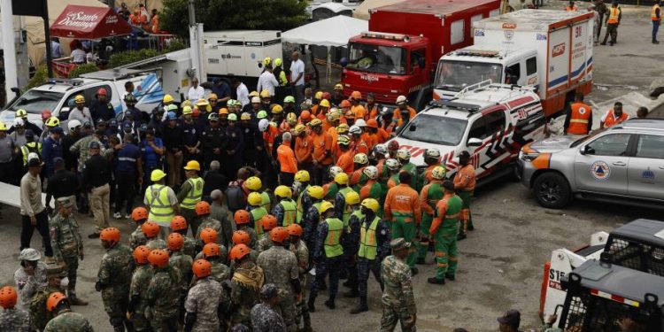 Apesadumbrado, Juan Manuel Méndez reporta 221 víctimas en la tragedia de Jet Set