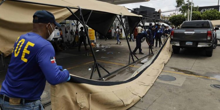 Bomberos y rescatistas asean alrededores al tiempo de que concluyen búsqueda de víctimas