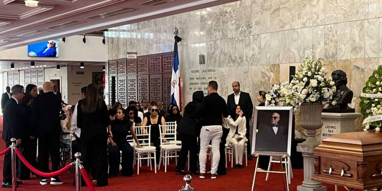 Cuerpo de Rubby Pérez ya está en el Teatro Nacional en donde le realizarán las exequias