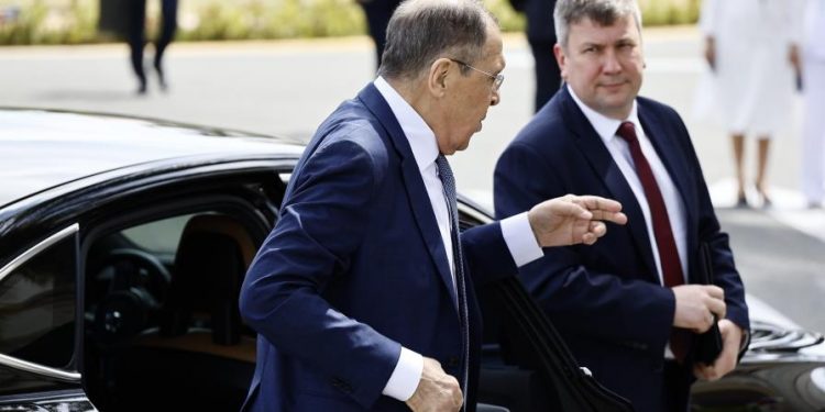 Abinader se reuniría con el canciller ruso esta tarde en el Palacio Nacional