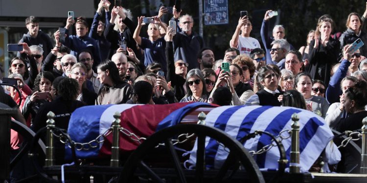 Uruguay despide a José ‘Pepe’ Mujica en un emotivo cortejo