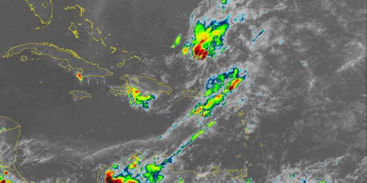 Vaguada comenzará a alejarse este sábado, pero se esperan lluvias moderadas