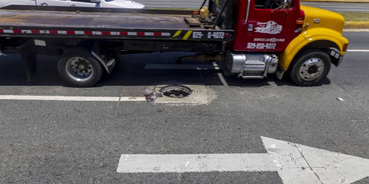 El robo de tapas en las calles: un peligro urbano
