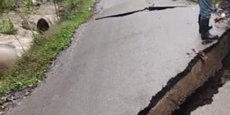 Lluvias continúan provocando daños a vías en Puerto Plata