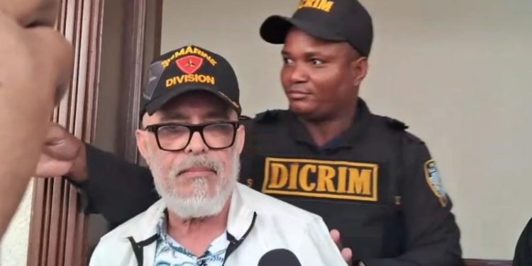 Ángel Martínez dice que es injusta la medida que le impide salir del país