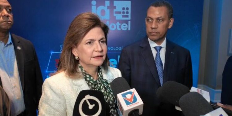 Vicepresidenta Peña: Tema haitiano "nos compete a todos"; espera expresidentes acudan a reunión en Palacio