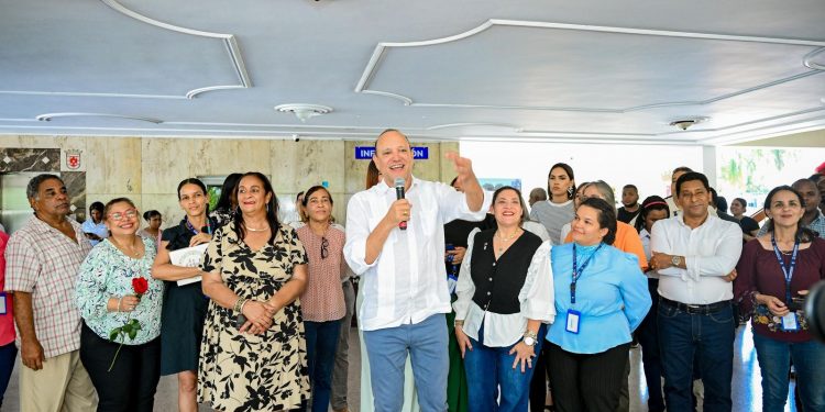 Alcaldía de Santiago celebra el Día de las Madres con música, bingo y Zumba