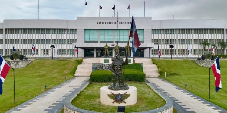 Reunión de Abinader con exmandatarios sobre crisis haitiana será miércoles 14 en el Ministerio de Defensa