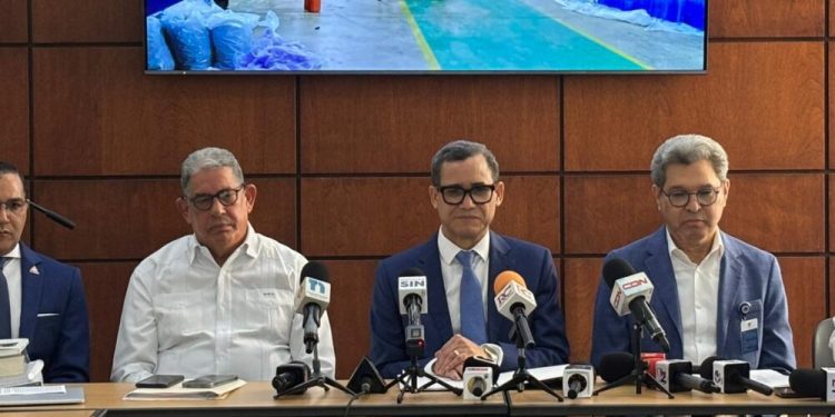 Ministro de Trabajo dice 8 de 9 empresas inspeccionadas violan Código Laboral sobre nacionalización del trabajo