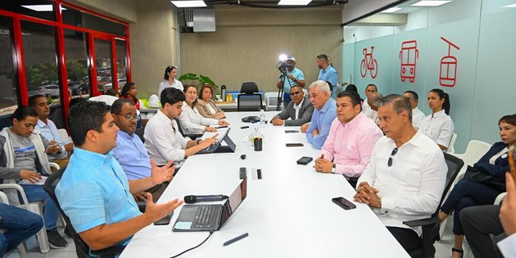 Diputados supervisan avances de la Línea 1 del Monorriel y Teleférico en Santiago