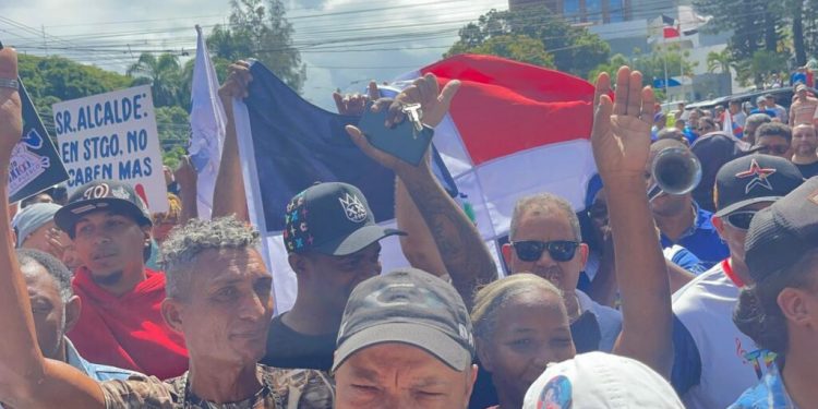 Central Nacional de Trabajadores del Transporte realiza marcha en Santiago