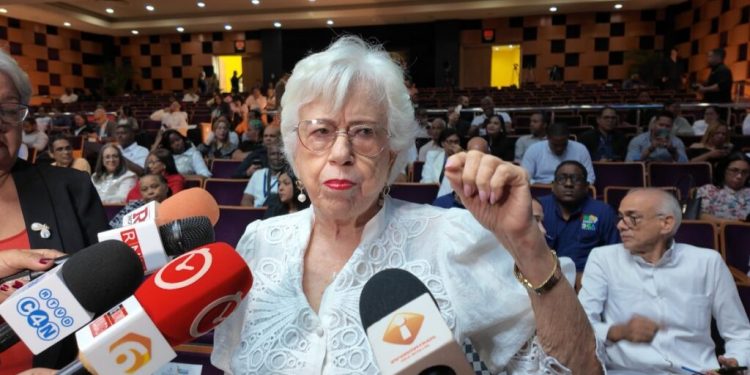 Milagros Ortiz Bosch evita pronunciarse sobre variación de coerción a Jean Alain