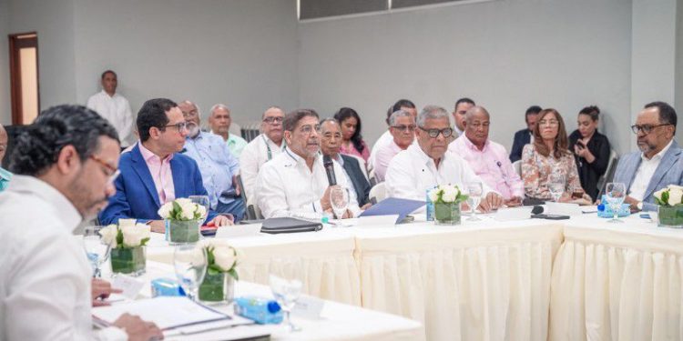 Limber Cruz encabeza la coordinación para la fusión del Instituto Agrario Dominicano con el Ministerio de Agricultura