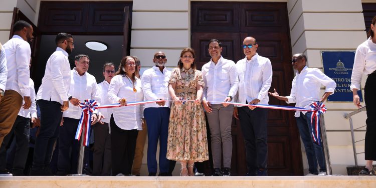 Vicepresidenta Raquel Peña inaugura obras de revalorización en el Centro Histórico de Santiago