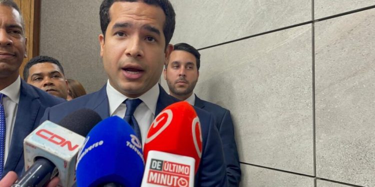 Omar Fernández valora como positivo encuentro de Abinader con expresidentes por crisis haitiana