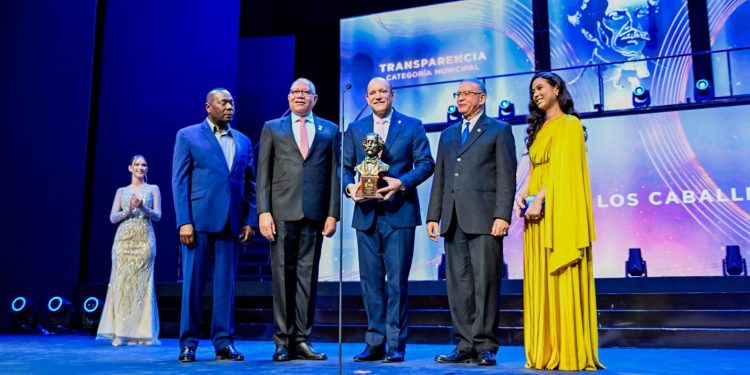 Alcaldía de Santiago gana Premio Juan Pablo Duarte en Transparencia con 95.56 % en el SIGMA Municipal