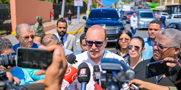 Alcaldía de Santiago inicia operativos para regular y limpiar cableado aéreo en Santiago