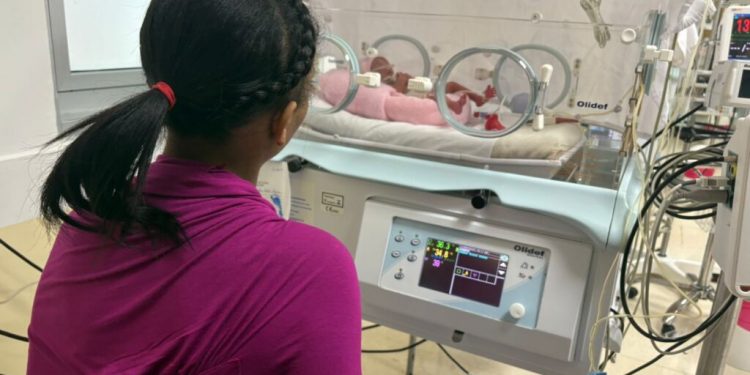 HOMS cubrirá todos los gastos del parto y cuidado de cuatrillizos nacidos en su centro médico