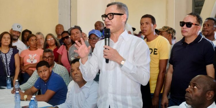 Ministro de Trabajo garantiza entrega transparente del bono navideño a portuarios