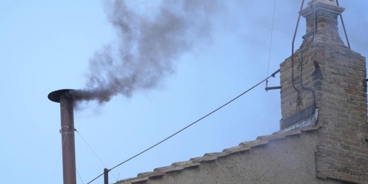 Cardenales no logran ponerse de acuerdo en tercera votación y se retiran para almorzar