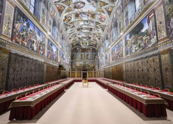 Todo preparado en Capilla Sixtina, donde los cardenales votarán ante el Juicio Final
