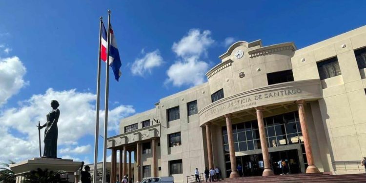 Dictan libertad condicional y envían a juicio de fondo al hijo de Sonia Mateo por tráfico de drogas