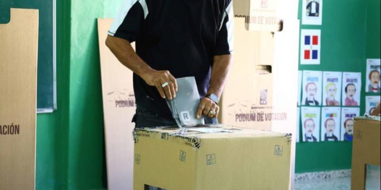 La JCE estudia reglamento para regular encuestas electorales, incluyendo las de boca de urna